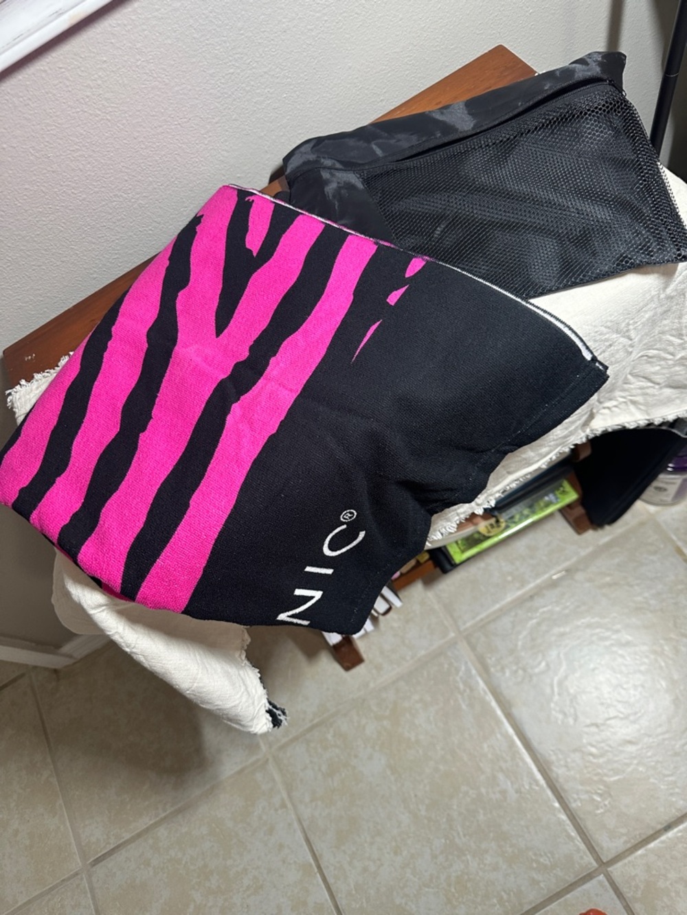 Black & Hot Pink Striped Beach Towel and carry bag by Vionic. new